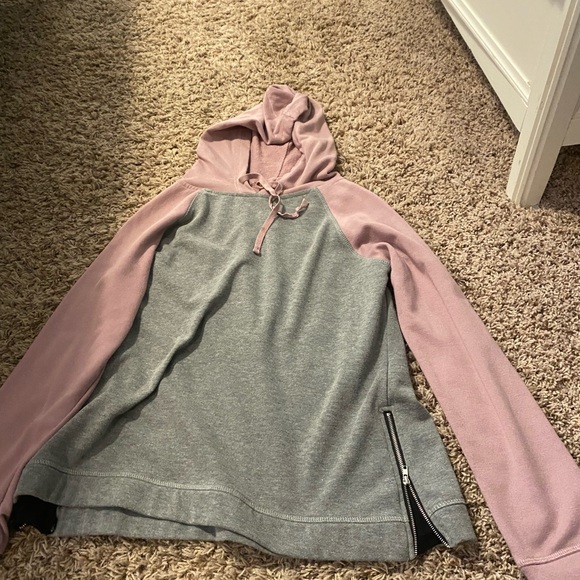 Hoodies and wind breakers ! - Picture 5 of 12